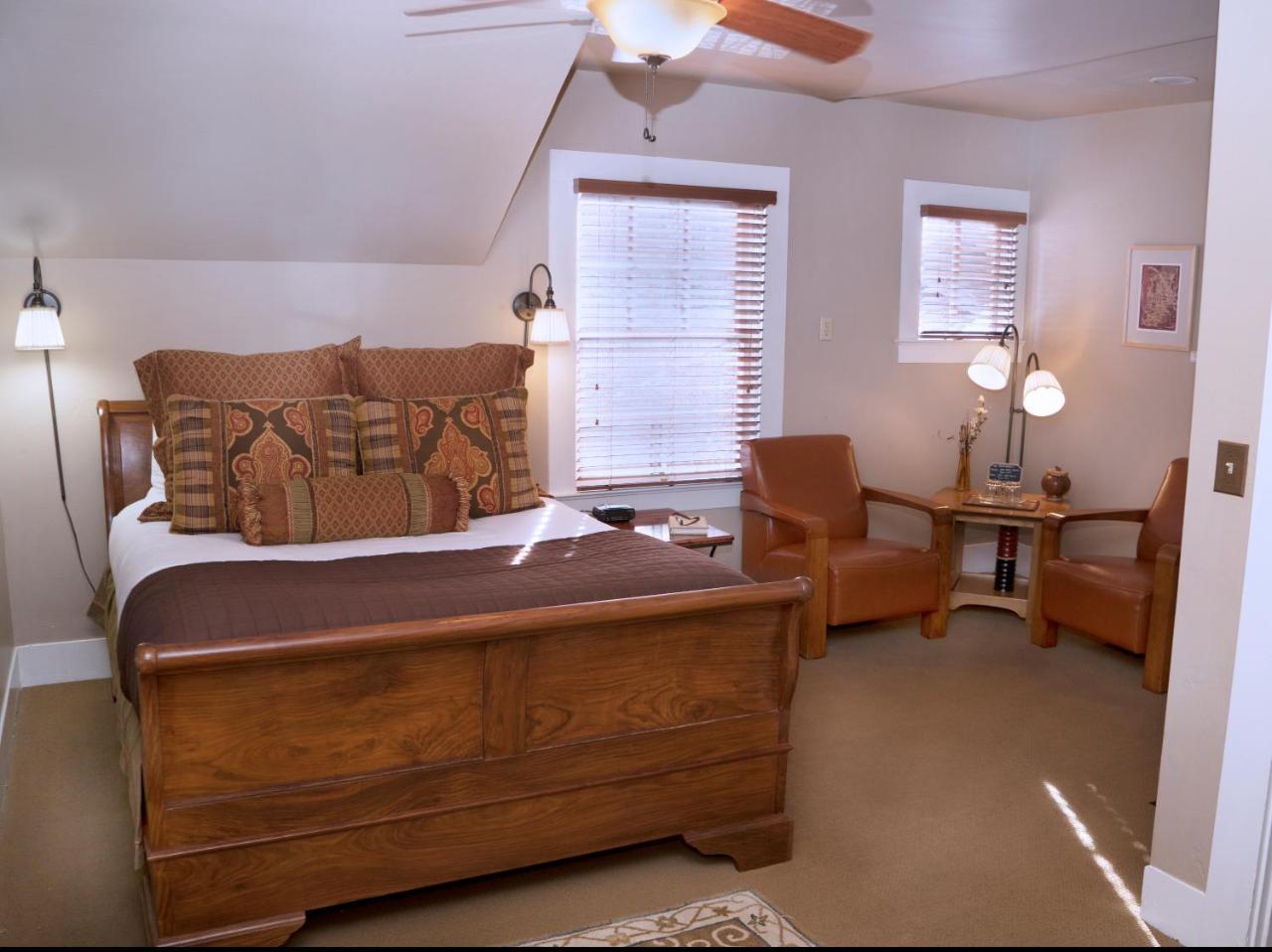 Lara House Bed And Breakfast Bend Bagian luar foto